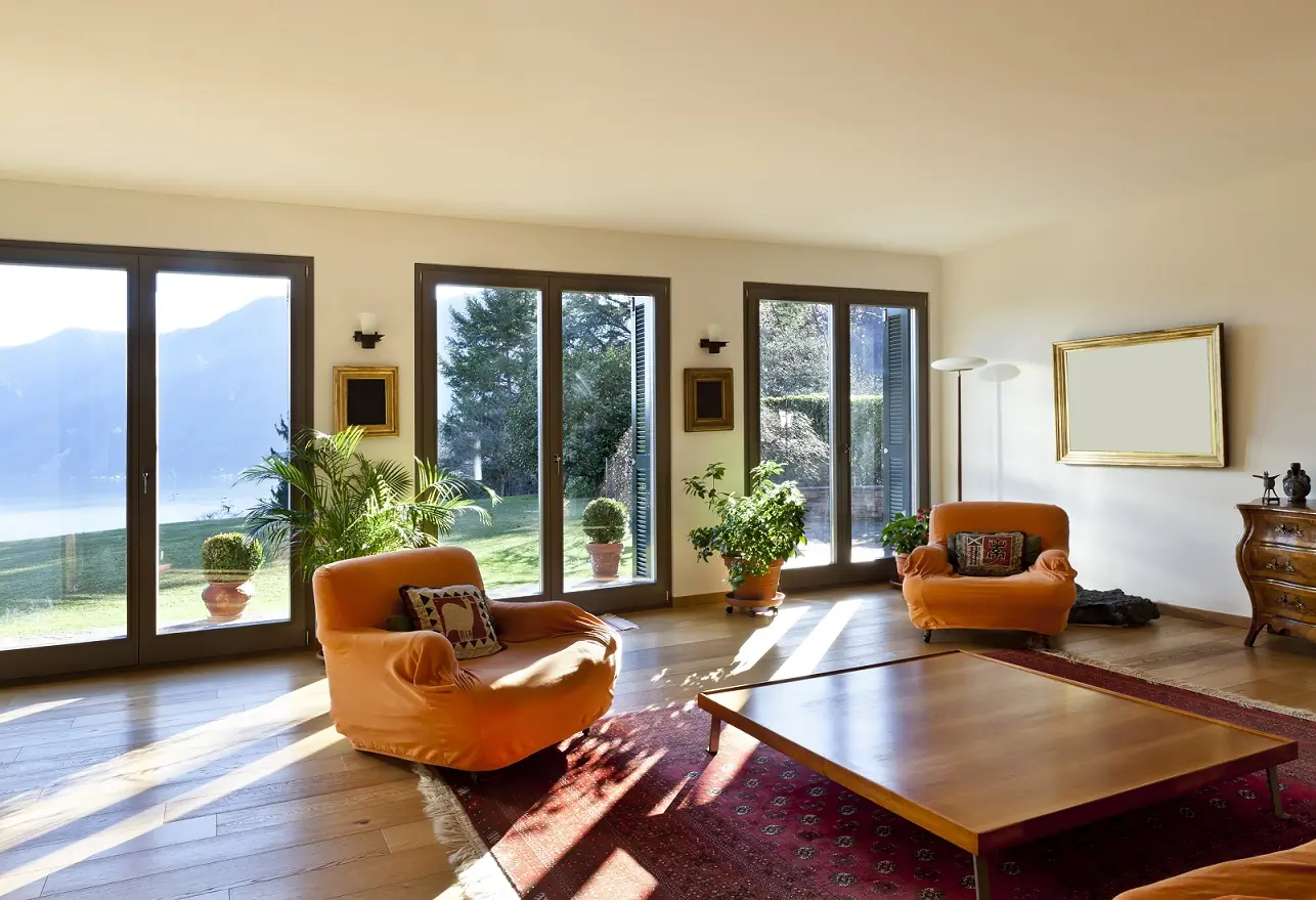 Balcony doors that retain heat