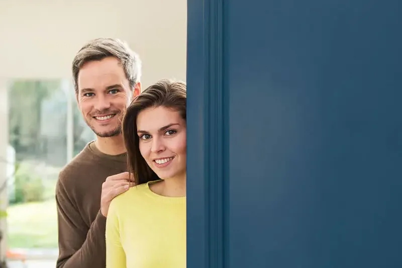 Acoustic insulation of entrance doors