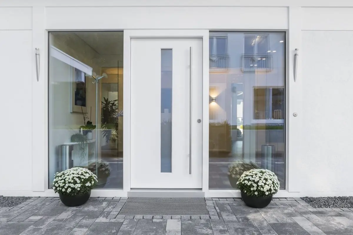Three steps when choosing entrance doors