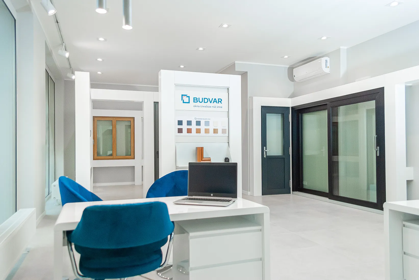 Display of windows and patio doors — Salon Budvar Łódź