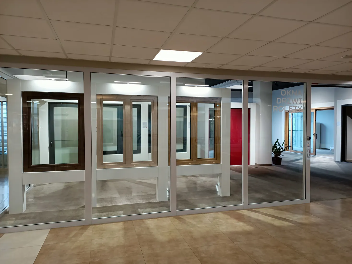 Windows on display by the entrance — Salon BUDVAR Poznań – Galeria Arkada