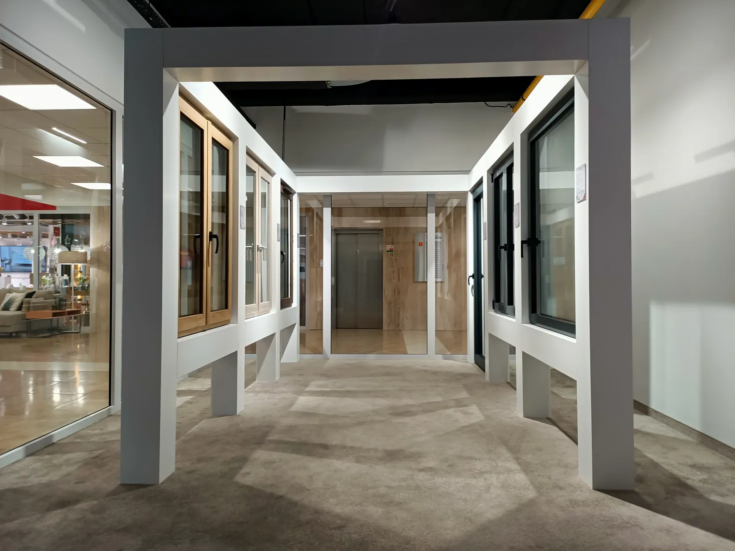 A row of windows — Salon BUDVAR Poznań – Galeria Arkada