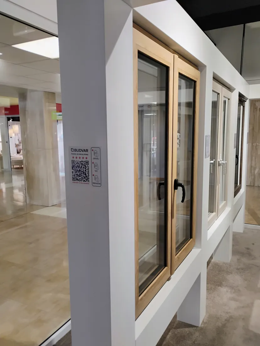 A woodgrain window up close — Salon BUDVAR Poznań – Galeria Arkada