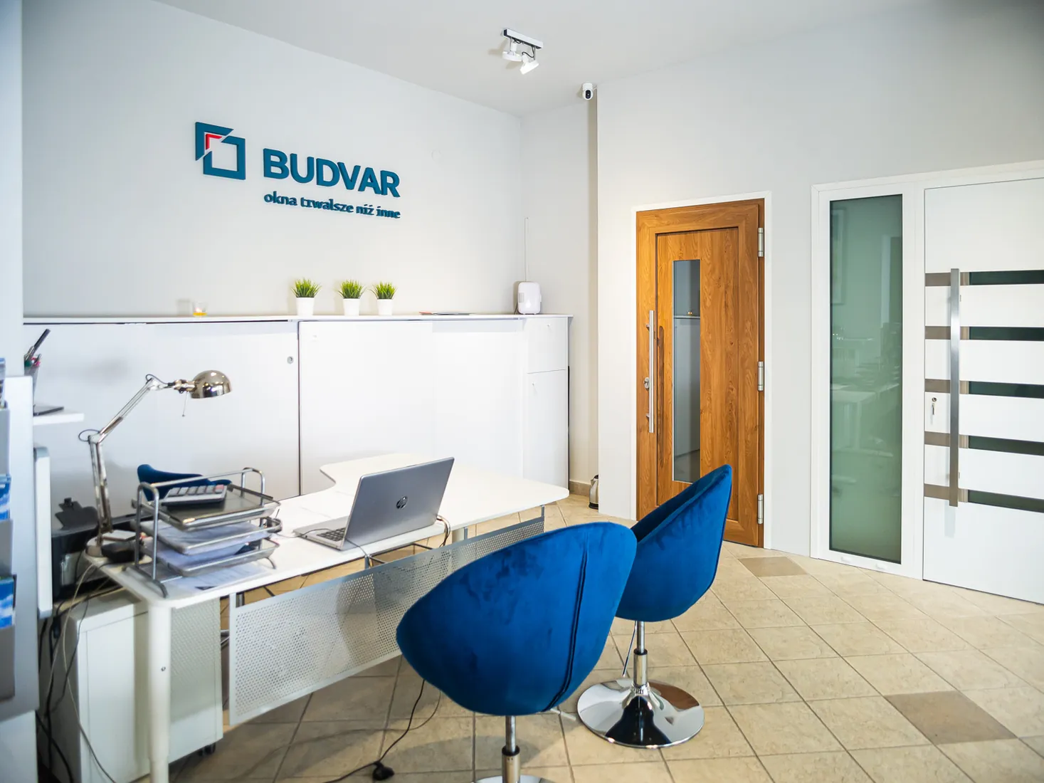 Advisor’s desk — Salon Budvar Sieradz