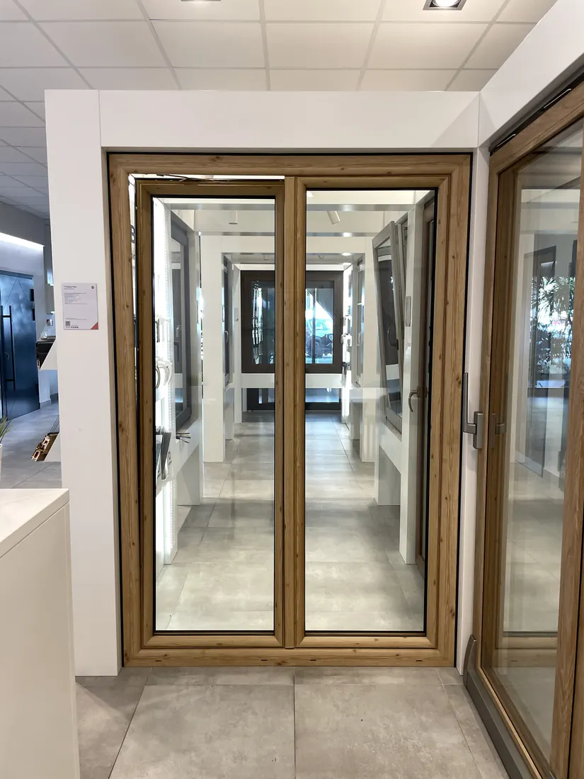 Balcony door in a woodgrain finish — Salon Budvar Warszawa