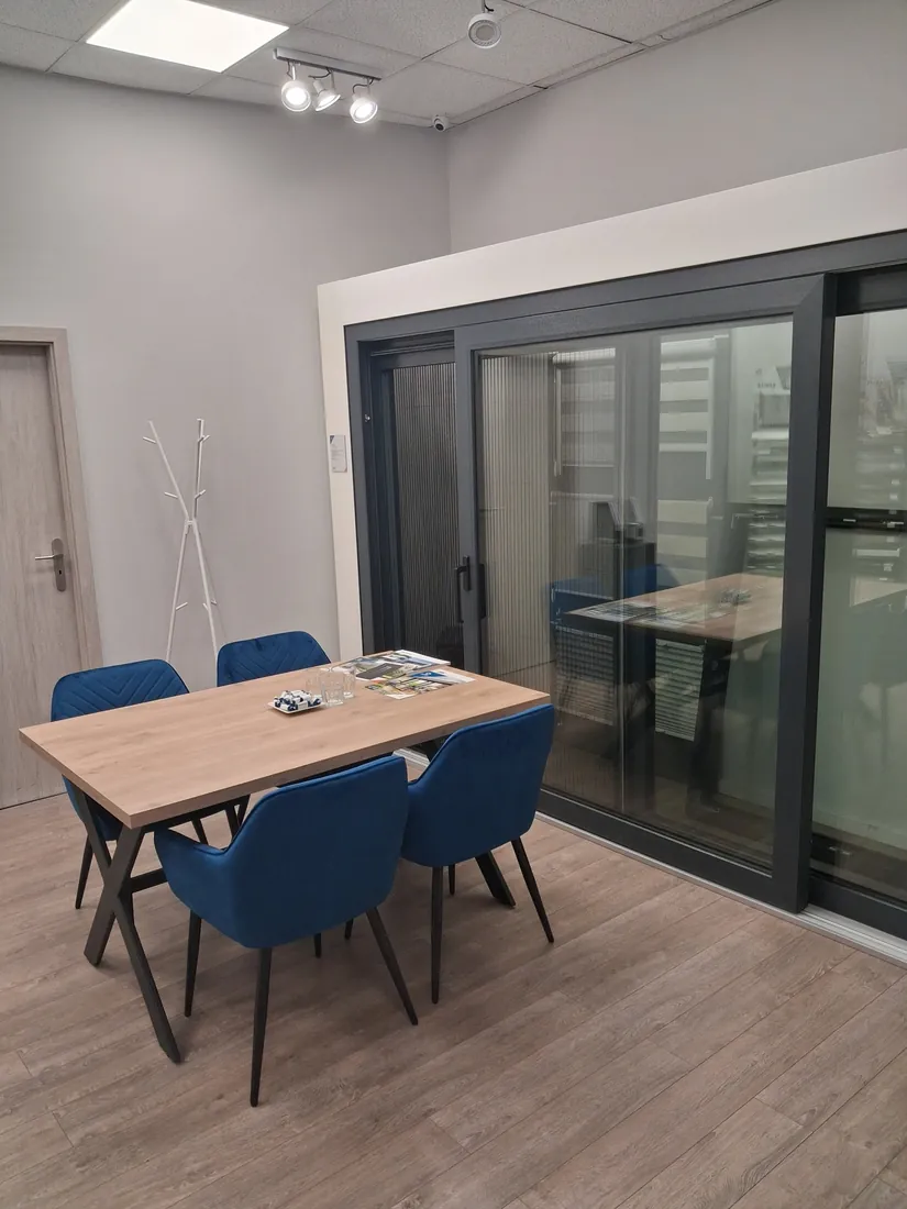The large glazing of a sliding patio door — Salon BUDVAR Wrocław